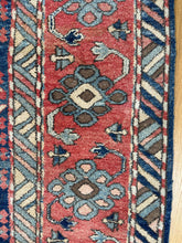 Load image into Gallery viewer, Mahasti