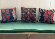 Load image into Gallery viewer, Emre