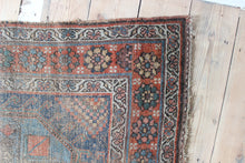 Load image into Gallery viewer, Faded distressed vintage rug 
